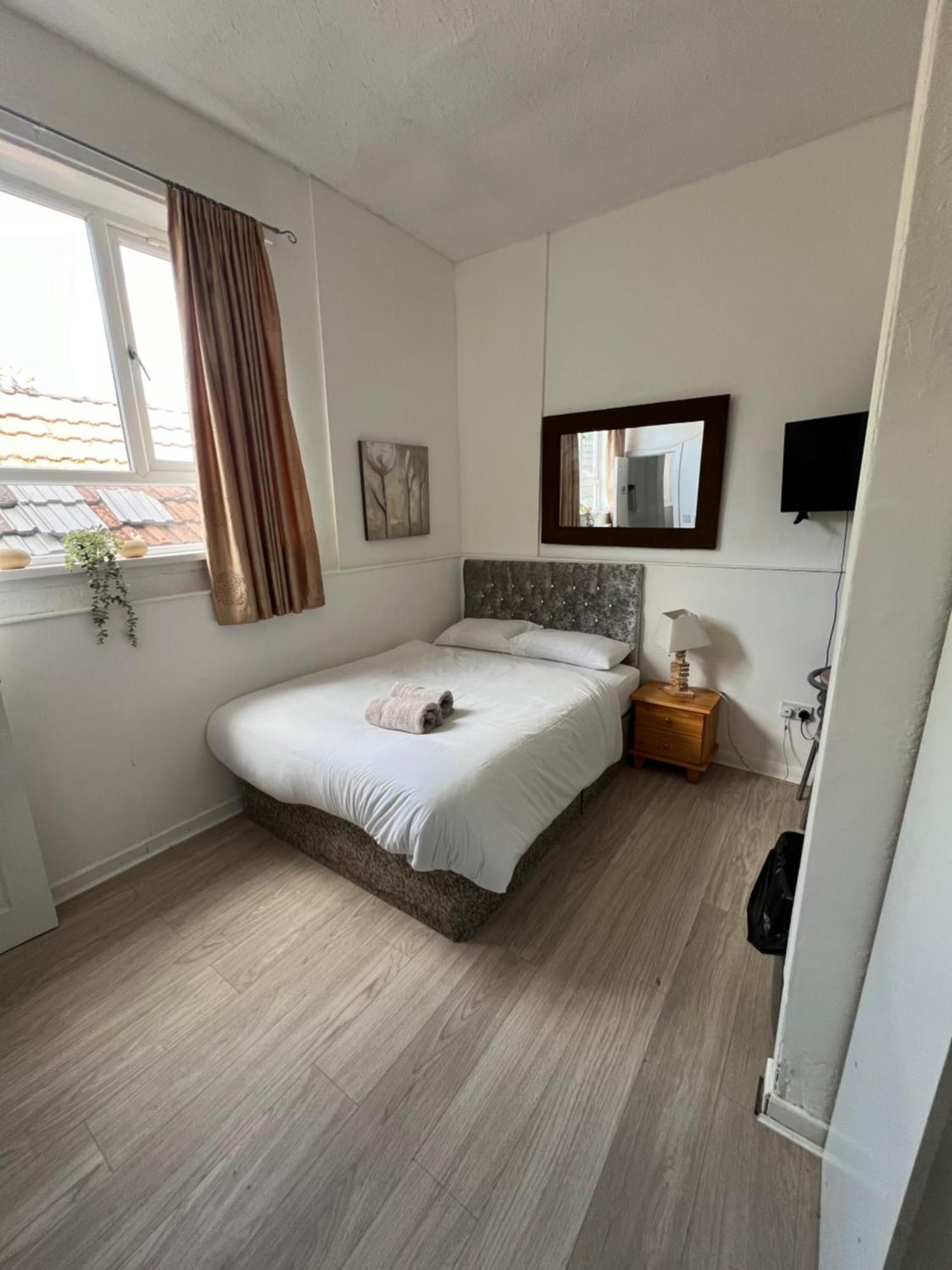 Great Western Road Studio With En Suite Glasgow Exterior photo